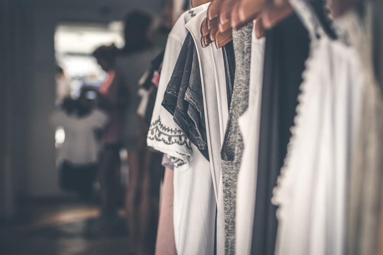 entdecken sie die neuesten modetrends für jede saison! von angesagten farben bis hin zu zeitlosen klassikern, bleiben sie immer im trend mit unseren umfassenden modeanleitungen und inspirationen.